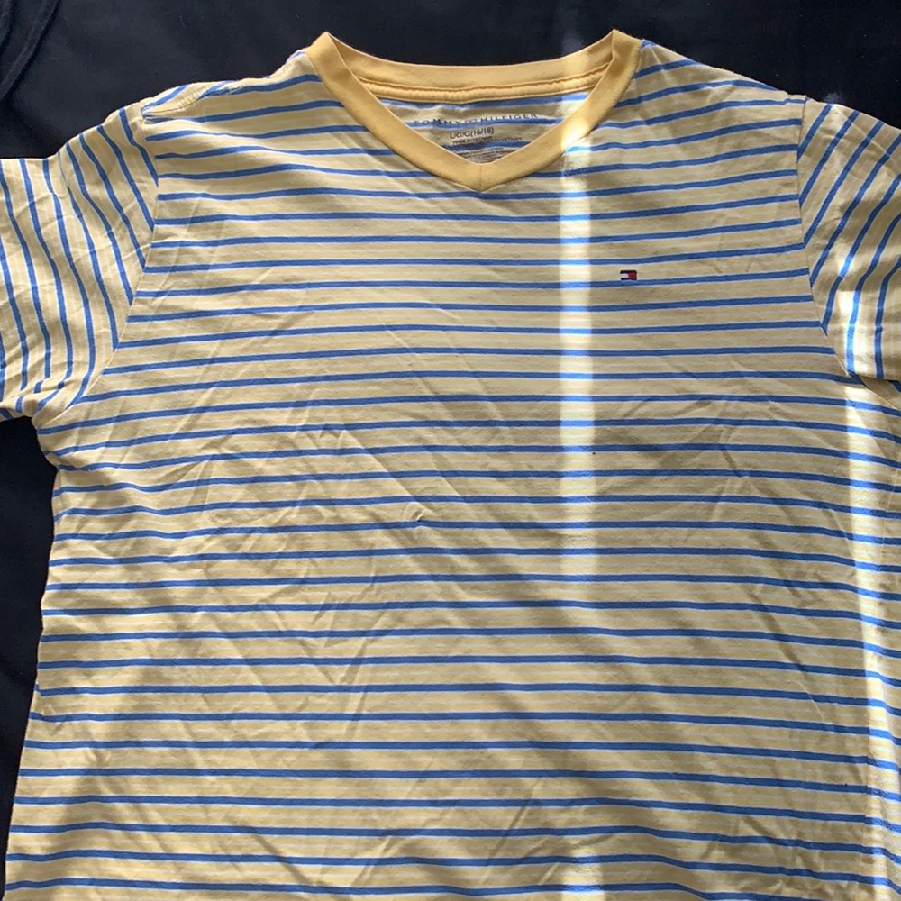 v neck tee